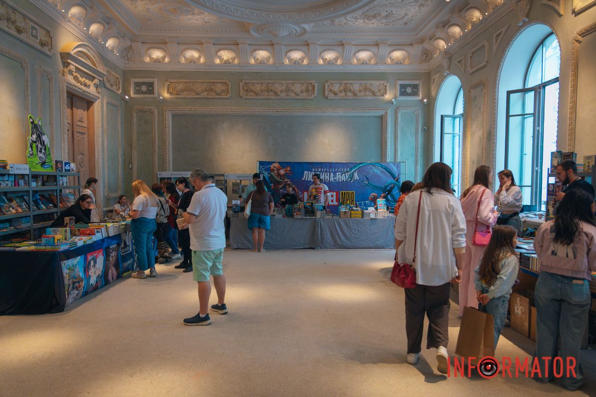 Тут можна придбати книжки для дорослих та дітей, а також комікси та мангу