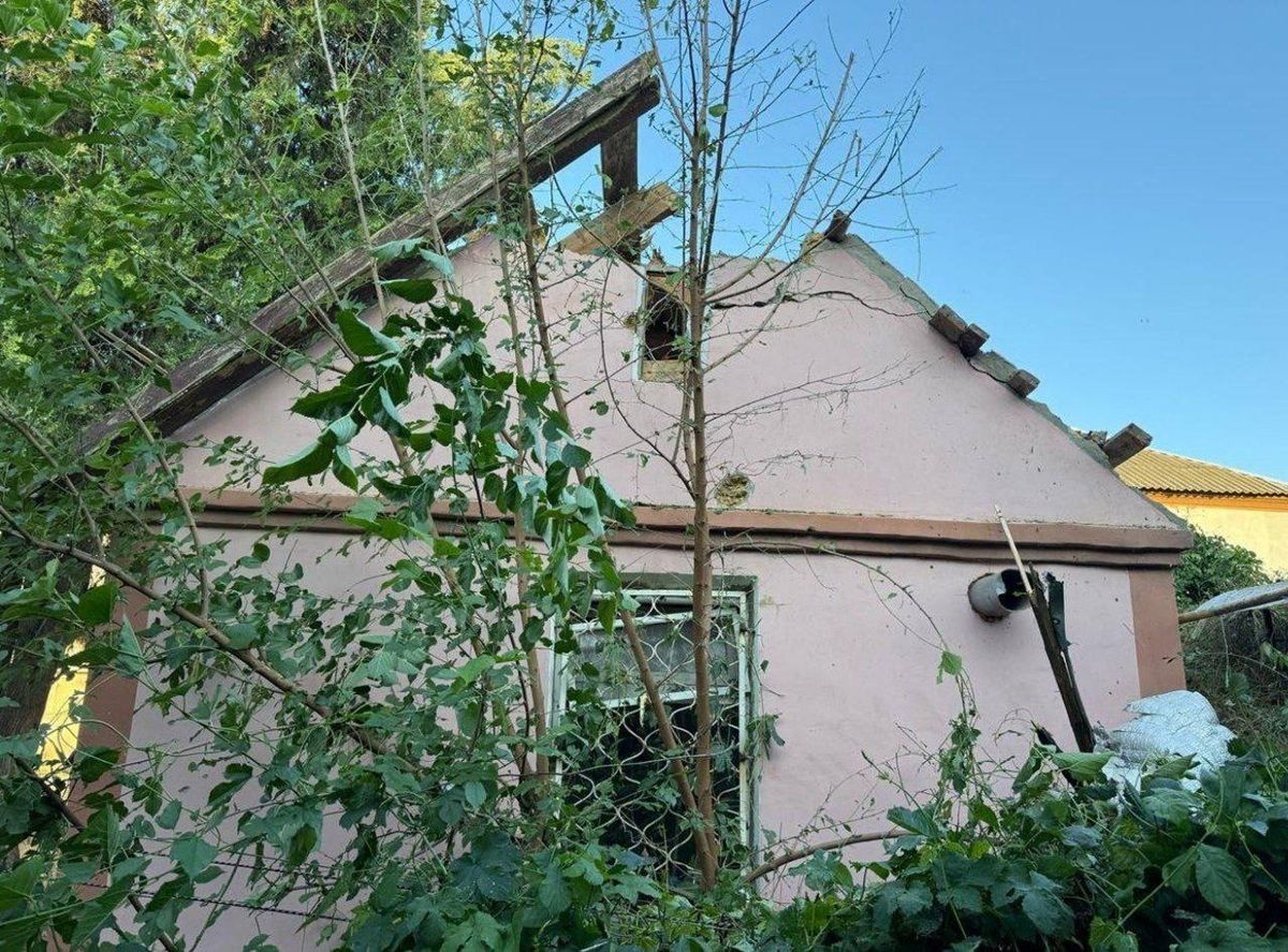 Есть разрушение на территории одной из гимназий Армия страны-агрессорки ударила по Никопольскому району артиллерией и FPV-дронами: повреждена гражданская инфраструктура 3