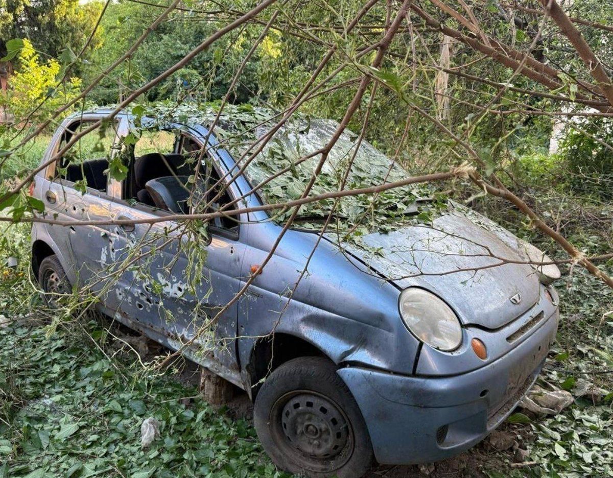 Последствия атаки выясняются Армия страны-агрессорки ударила по Никопольскому району артиллерией и FPV-дронами: повреждена гражданская инфраструктура 5