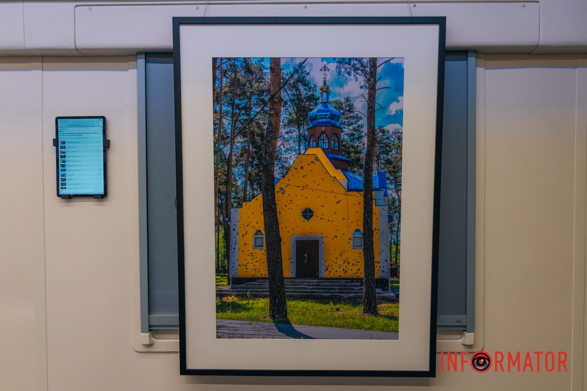 В Днепр прибыл художественный поезд с работами известного американского мецената Говарда Баффета 16