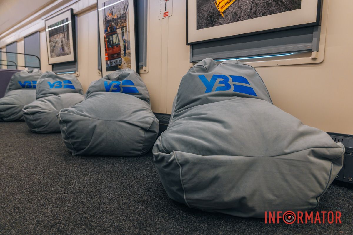 В Днепр прибыл художественный поезд с работами известного американского мецената Говарда Баффета 8