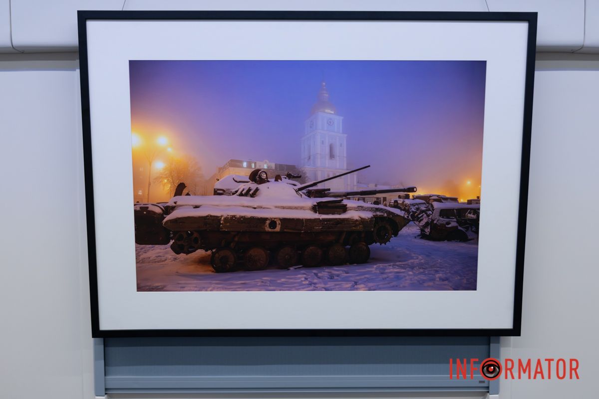 В Днепр прибыл художественный поезд с работами известного американского мецената Говарда Баффета 9