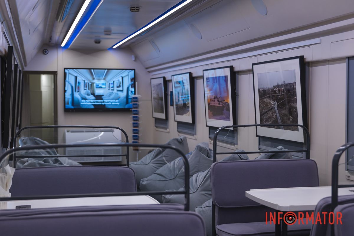 В Днепр прибыл художественный поезд с работами известного американского мецената Говарда Баффета 10