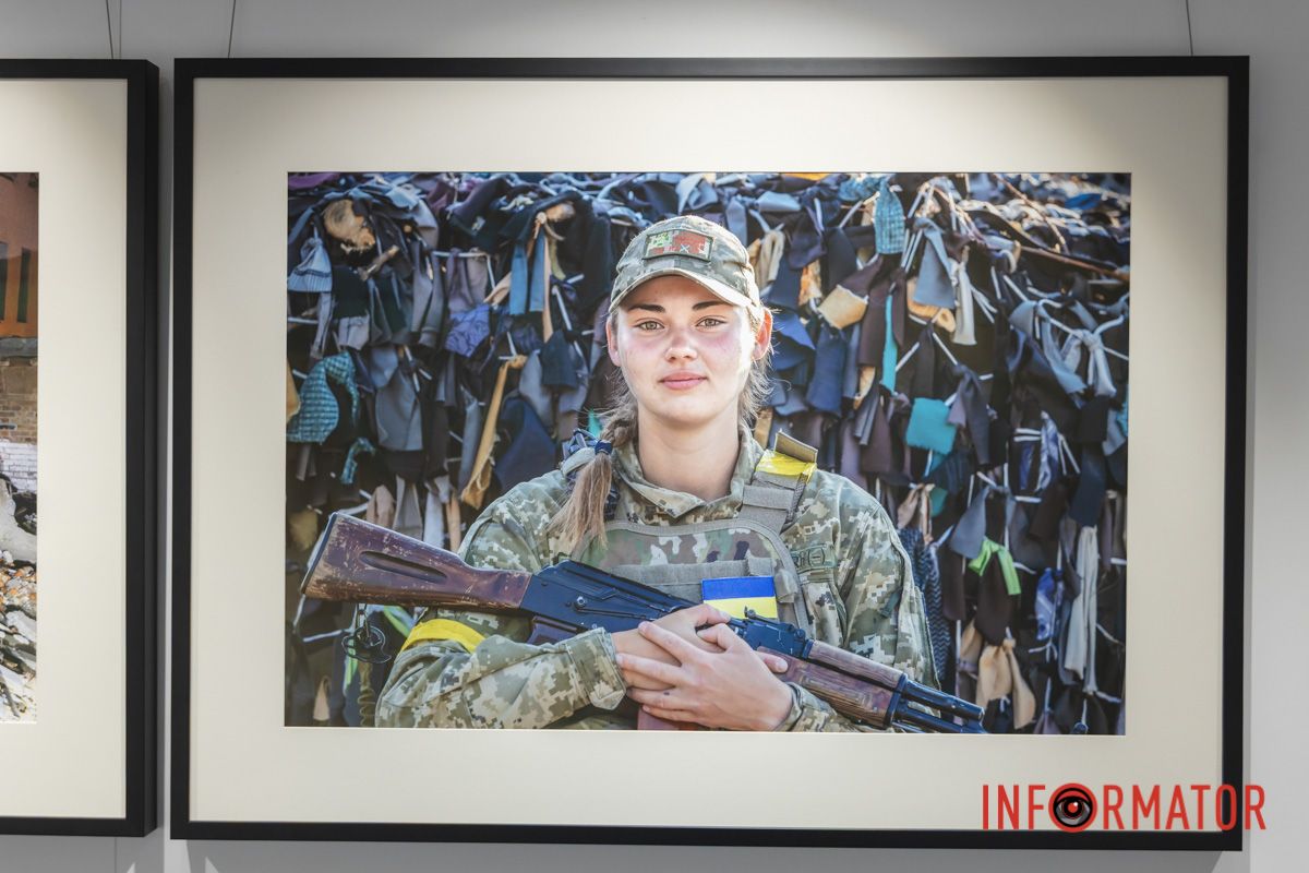 В Днепр прибыл художественный поезд с работами известного американского мецената Говарда Баффета 24