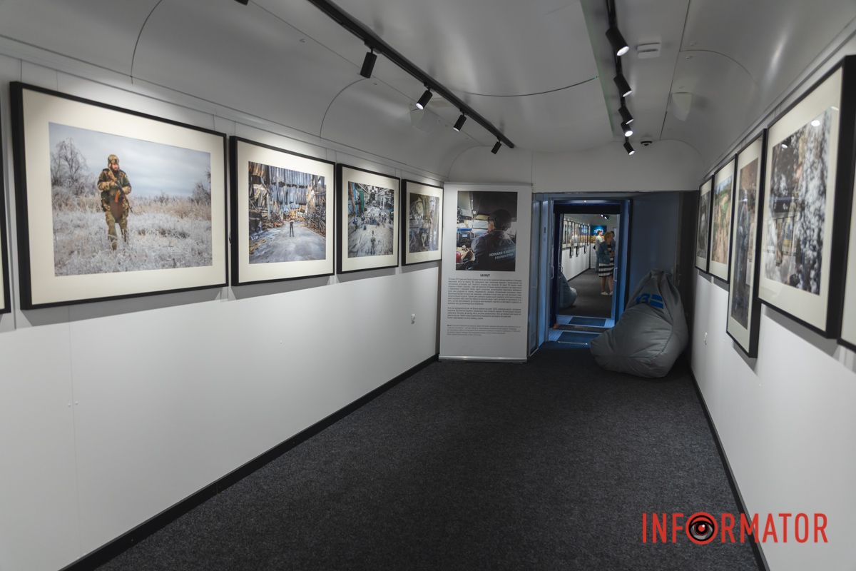 В Днепр прибыл художественный поезд с работами известного американского мецената Говарда Баффета 25