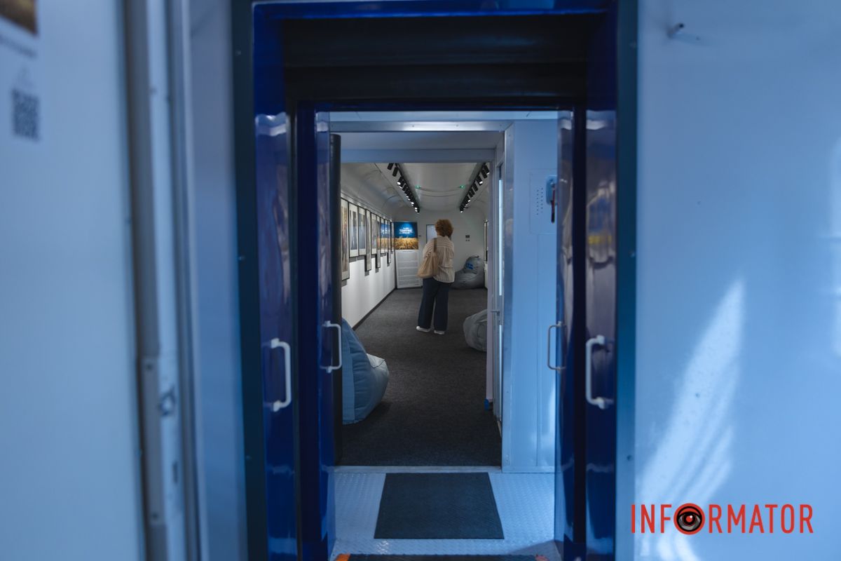 В Днепр прибыл художественный поезд с работами известного американского мецената Говарда Баффета 28