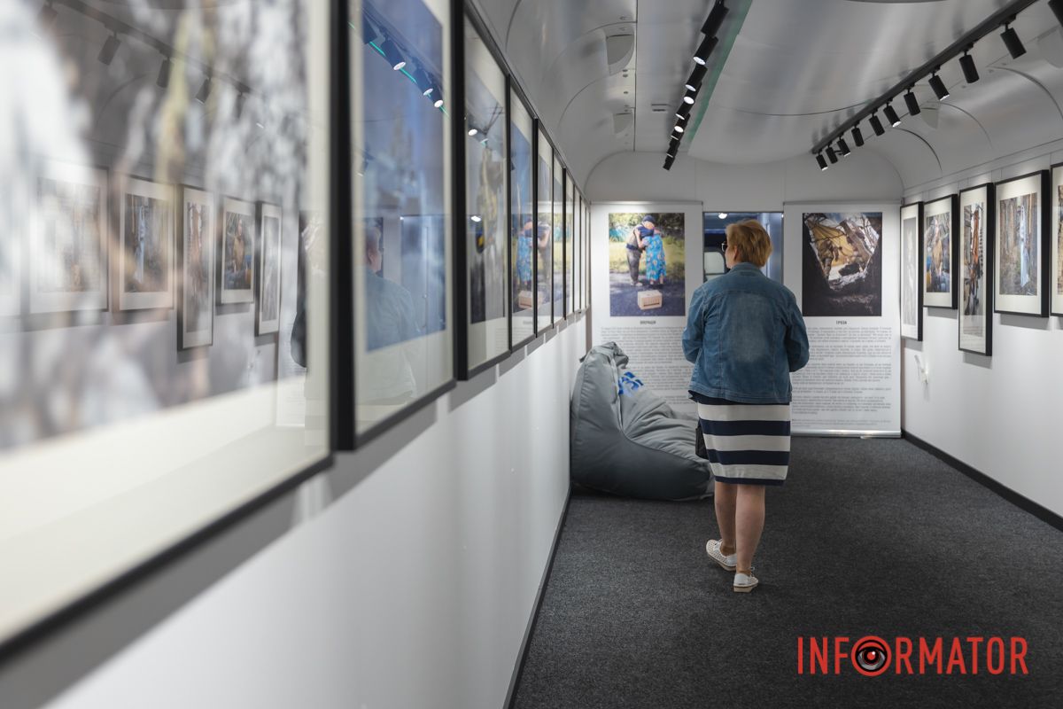 В Днепр прибыл художественный поезд с работами известного американского мецената Говарда Баффета 30