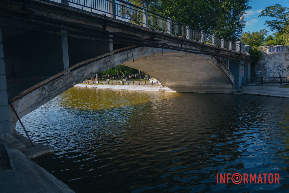 В Днепре утонул катамаран с пассажирами: что произошло в парке Глобы 6