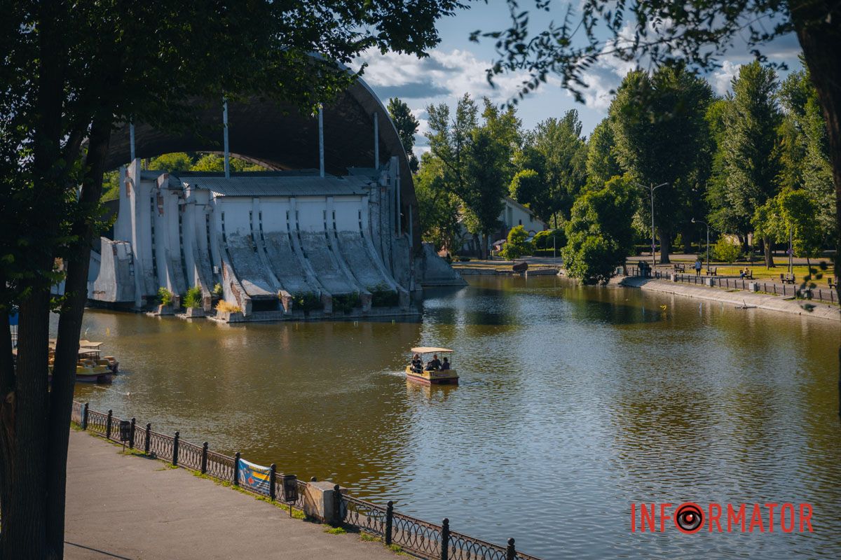 В Днепре утонул катамаран с пассажирами: что произошло в парке Глобы 7
