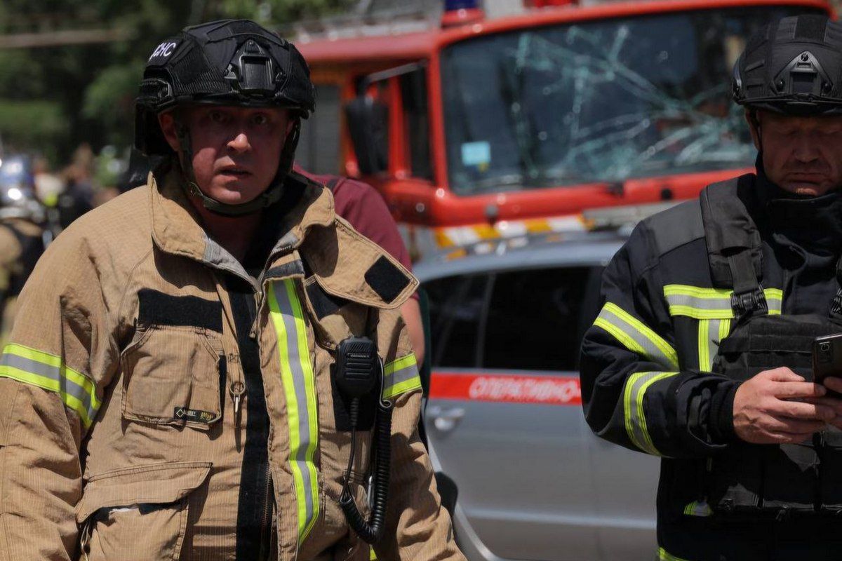 На місцях працюють рятувальники та поліція Щонайменше троє загиблих, серед постраждалих – діти: Лисак та Філатов сповістили про наслідки ракетної атаки на Дніпро та Самар 5