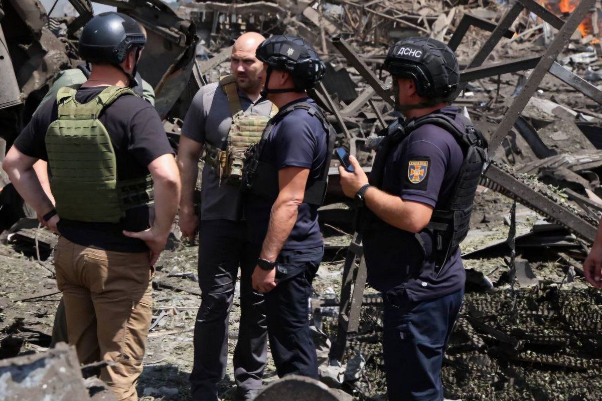 Серед травмованих – двоє дітей. Це 13-річна дівчинка і хлопець 16 років Щонайменше троє загиблих, серед постраждалих – діти: Лисак та Філатов сповістили про наслідки ракетної атаки на Дніпро та Самар 8