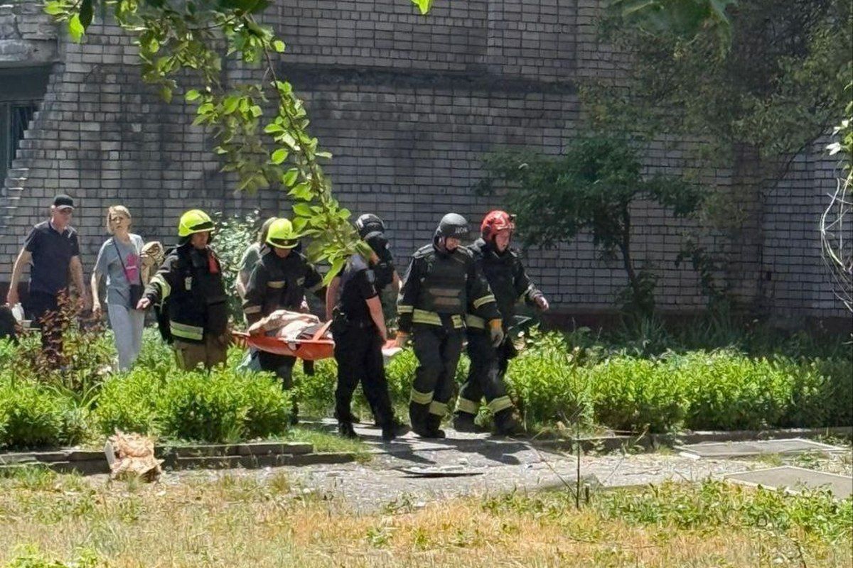 Ворог завдав удару ракетами Щонайменше троє загиблих, серед постраждалих – діти: Лисак та Філатов сповістили про наслідки ракетної атаки на Дніпро та Самар 4