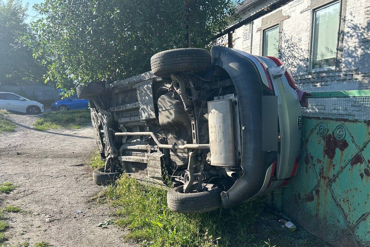 На Великій Діївській у Дніпрі перекинулася Kiа На Великій Діївській у Дніпрі перекинулася Kiа