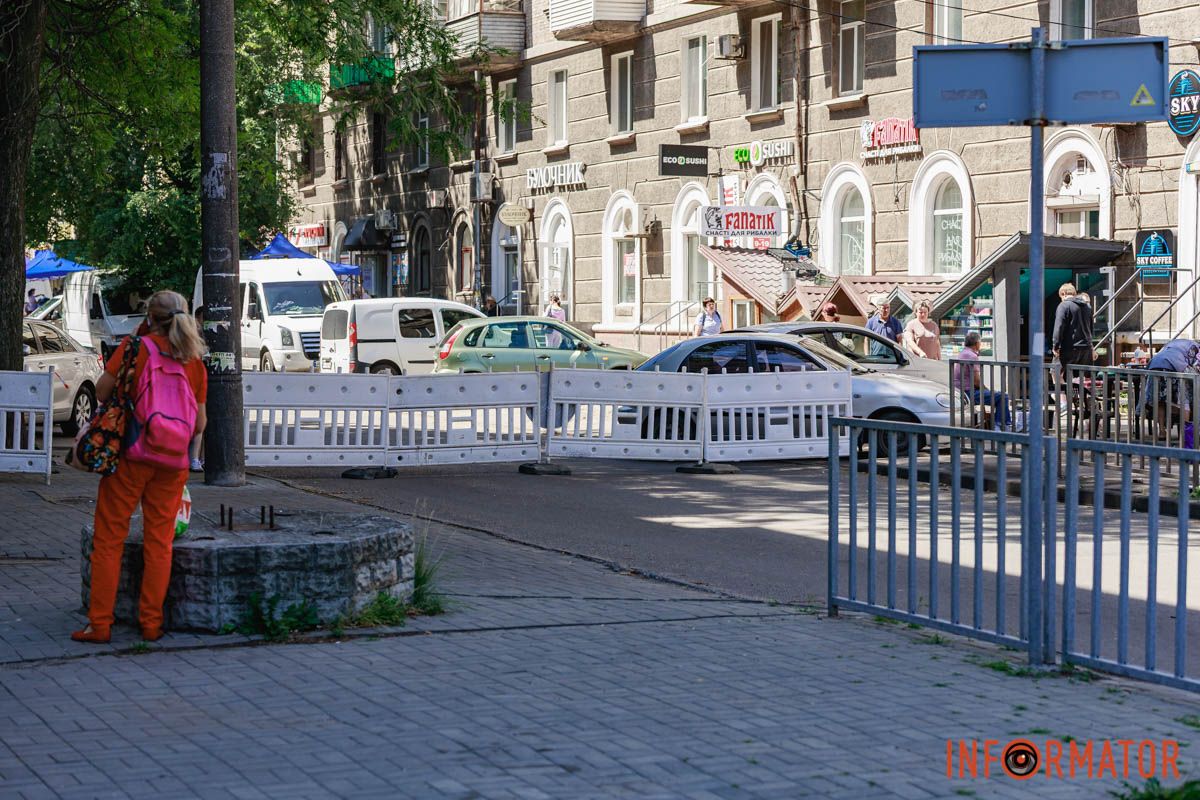 В Днепре сузили проезжую часть по улице Независимости (бывшей улице Титова)