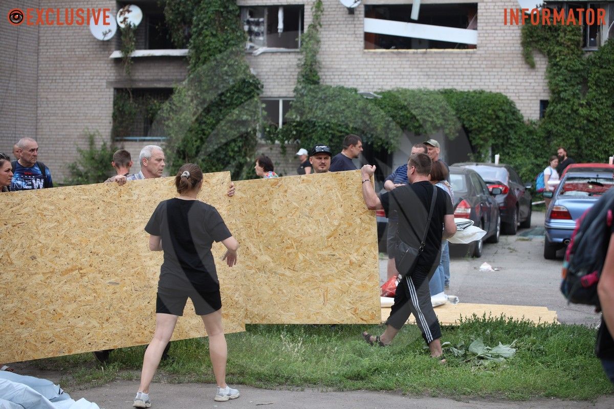 Пострадавших в областном центре – более 200 Трагический день в Днепре: как по городу выглядят локации, изуродованные от «прилетов» 4