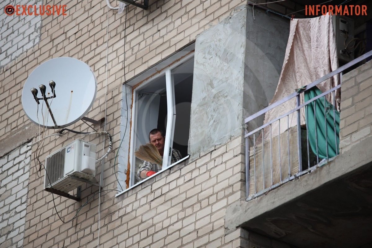 Люди приходят в себя от атаки Трагический день в Днепре: как по городу выглядят локации, изуродованные от «прилетов» 14