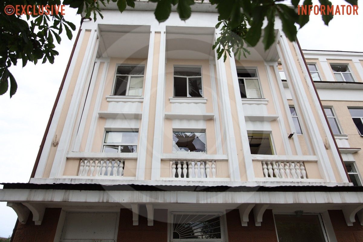 Учебное заведение Трагический день в Днепре: как по городу выглядят локации, изуродованные от «прилетов» 27