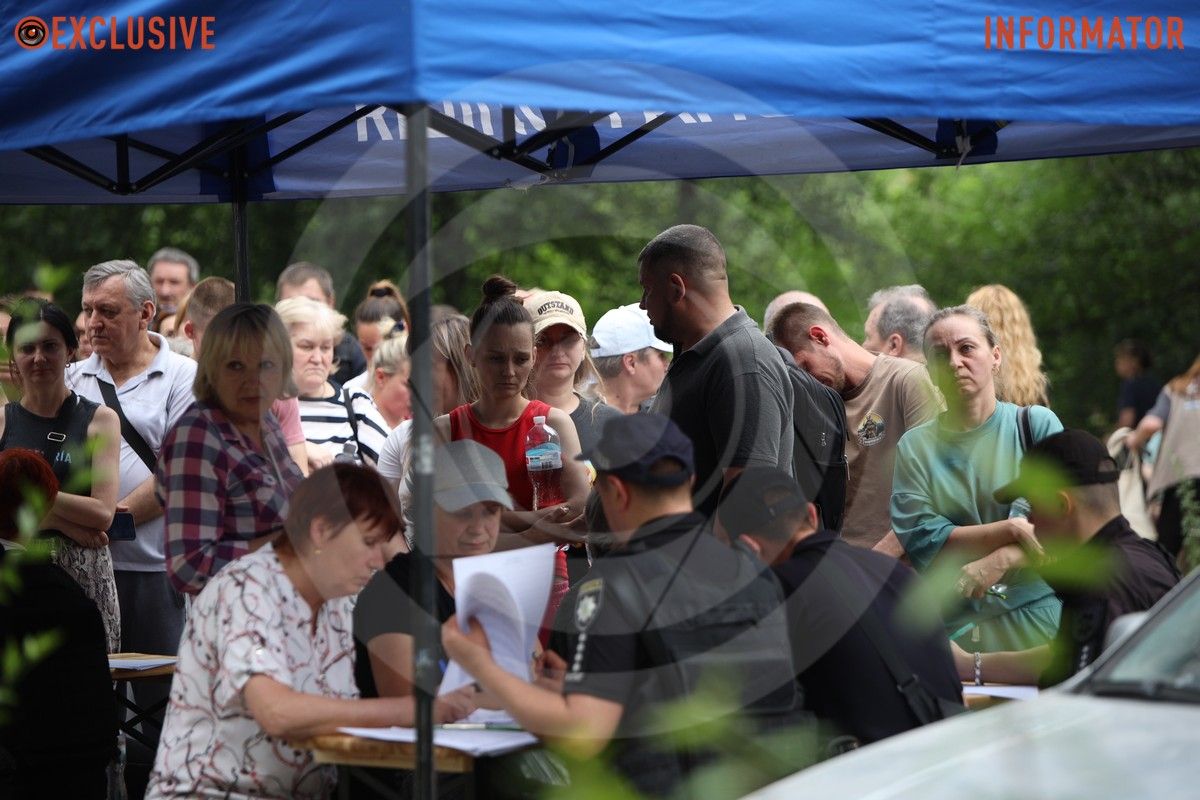 Очереди в полицейские Трагический день в Днепре: как по городу выглядят локации, изуродованные от «прилетов» 29