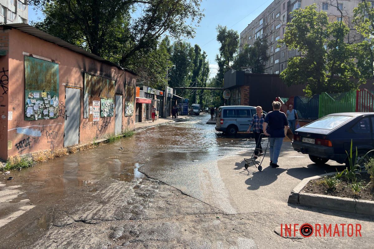 У Дніпрі на Перемозі вулиці перетворилися на ріки: частина мешканців міста залишилася без води 6