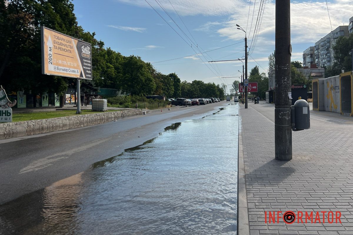 У Дніпрі на Перемозі вулиці перетворилися на ріки: частина мешканців міста залишилася без води 7