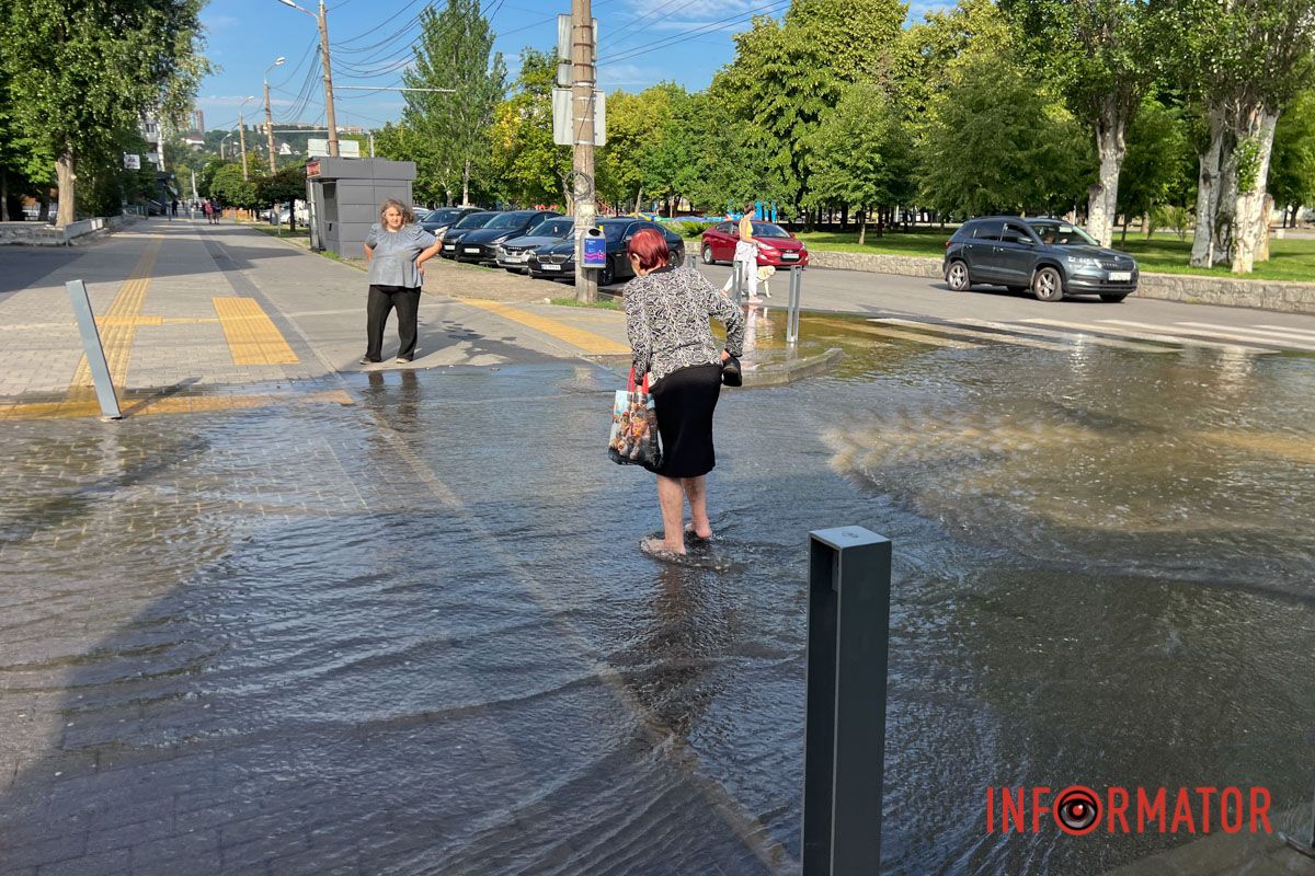 У Дніпрі на Перемозі вулиці перетворилися на ріки: частина мешканців міста залишилася без води 3