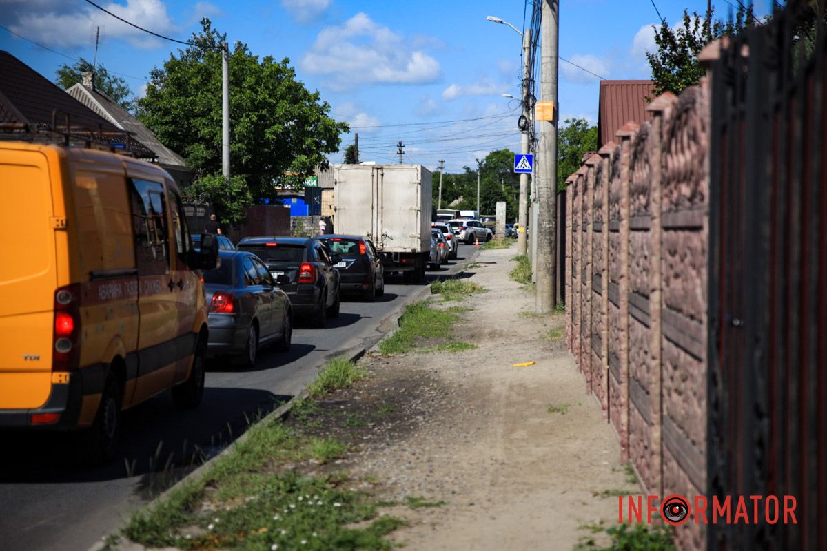 Плануйте маршрут У Дніпрі на Великій Діївській біля заправки DGB зіткнулись ВАЗ та мотоцикліст на Bajaj: водій двоколісного в лікарні 16