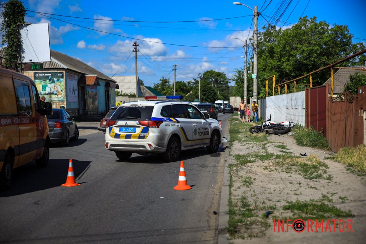 Зіткнулись ВАЗ 2104 та мотоцикліст на Bajaj У Дніпрі на Великій Діївській біля заправки DGB зіткнулись ВАЗ та мотоцикліст на Bajaj: водій двоколісного в лікарні 2