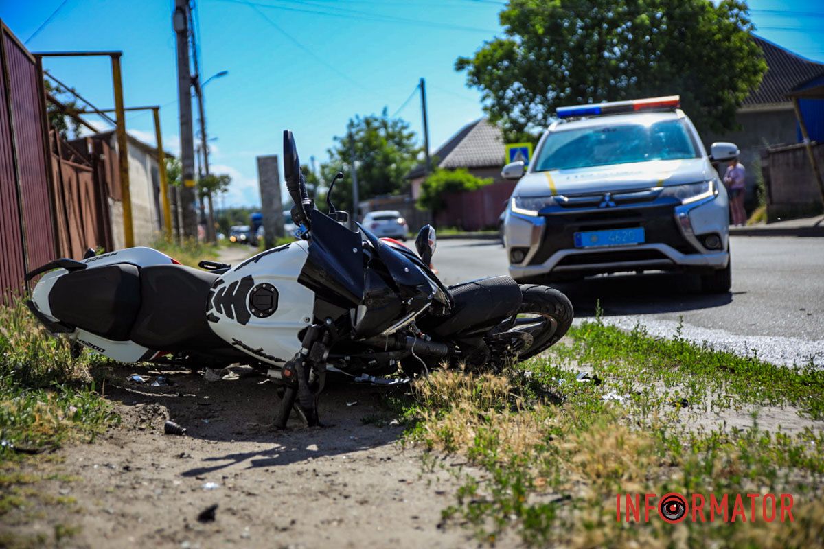 Тут і сталася аварія У Дніпрі на Великій Діївській біля заправки DGB зіткнулись ВАЗ та мотоцикліст на Bajaj: водій двоколісного в лікарні 7