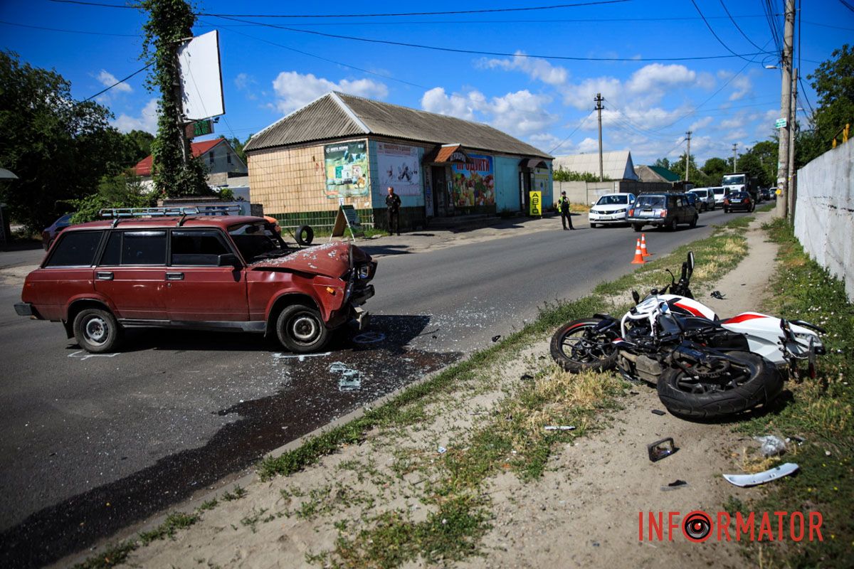 Усі обставини встановлюються У Дніпрі на Великій Діївській біля заправки DGB зіткнулись ВАЗ та мотоцикліст на Bajaj: водій двоколісного в лікарні 9