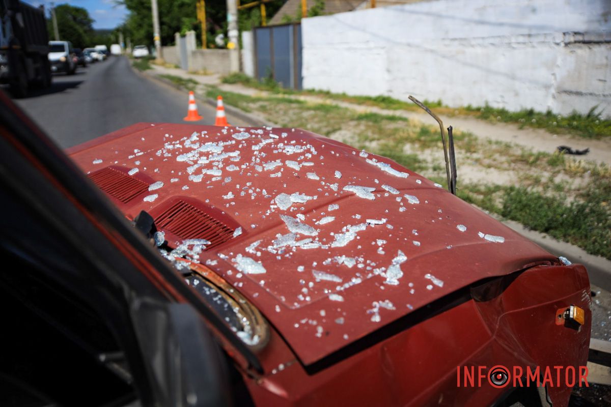 Бережіть себе У Дніпрі на Великій Діївській біля заправки DGB зіткнулись ВАЗ та мотоцикліст на Bajaj: водій двоколісного в лікарні 11