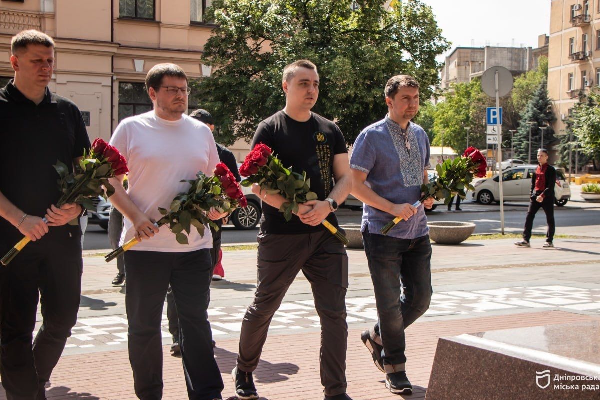 З цієї нагоди біля пам’ятника молодому Тарасові Шевченку поклали квіти З цієї нагоди біля пам’ятника молодому Тарасові Шевченку поклали квіти