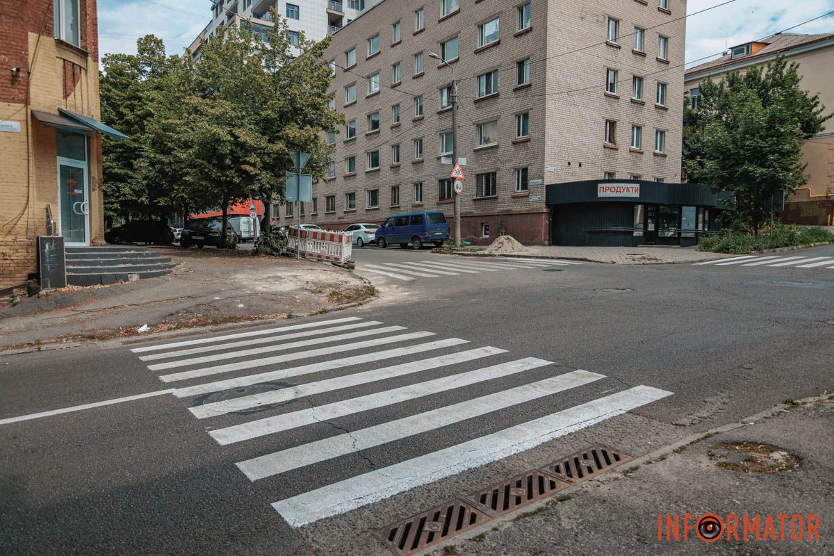 1 липня 1855 року берлинський видавець та власник типографії Літфас встановив у Берліні першу циліндрічну тумбу 1 липня 1855 року берлинський видавець та власник типографії Літфас встановив у Берліні першу циліндрічну тумбу