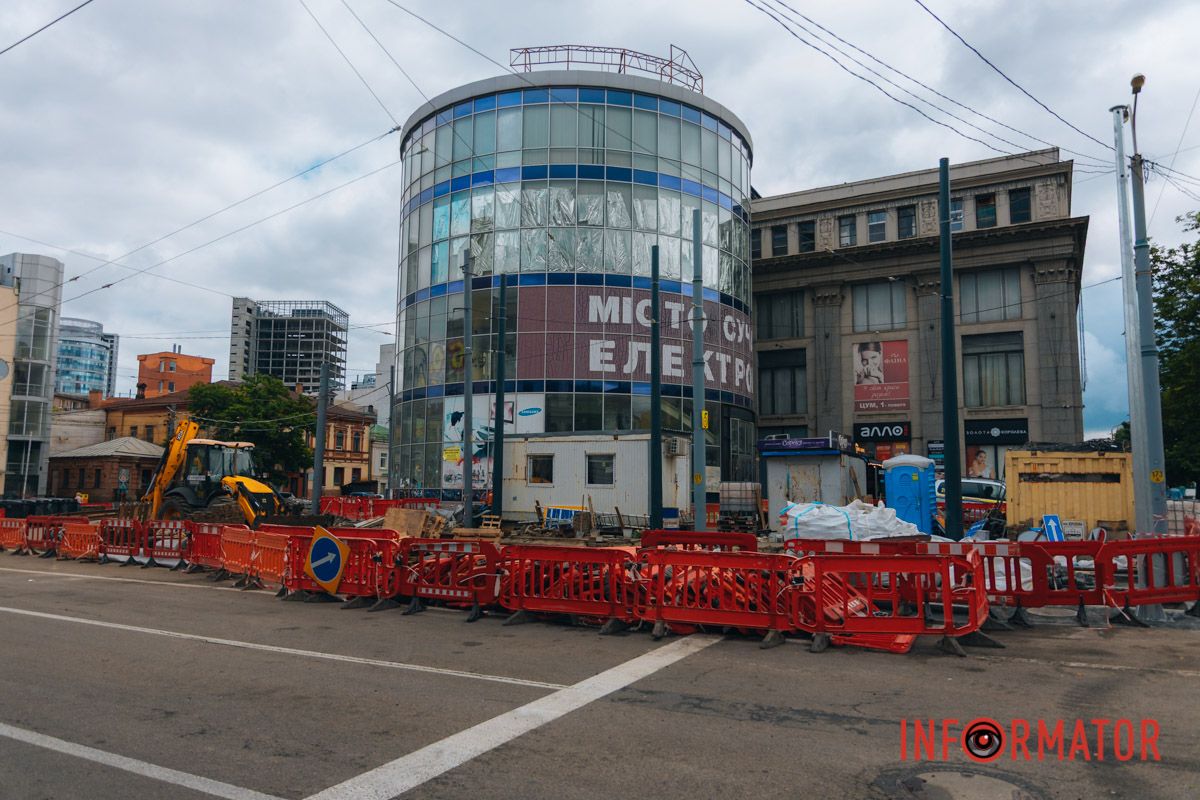   29 июня в Днепре возобновили движение автомобилей на перекрестке проспекта Дмитрия Яворницкого с улицей Короленко и улицей Владимира Мономаха