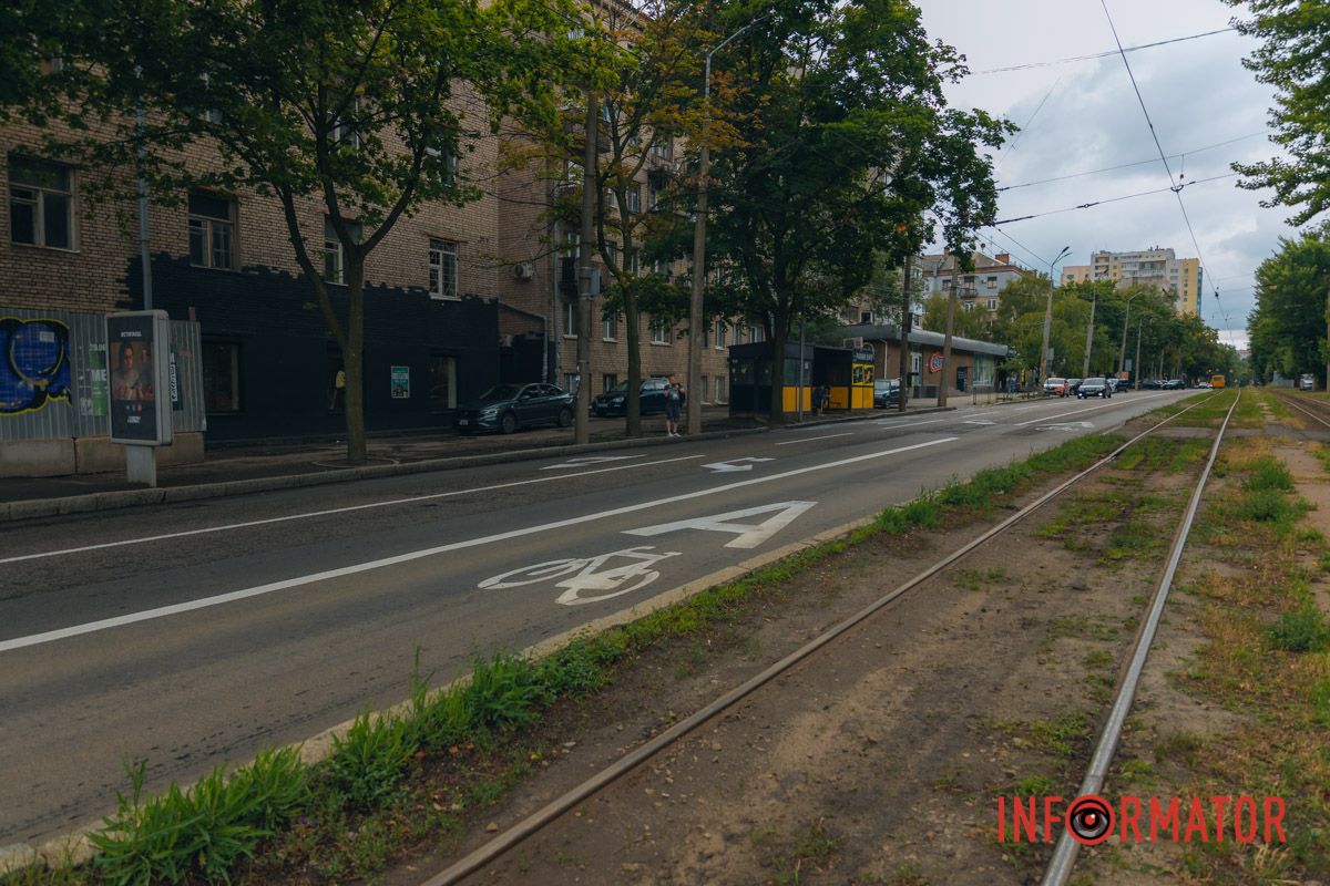 Розмітка знаходиться в районі перехрестя з проспектом Дмитра Яворницького