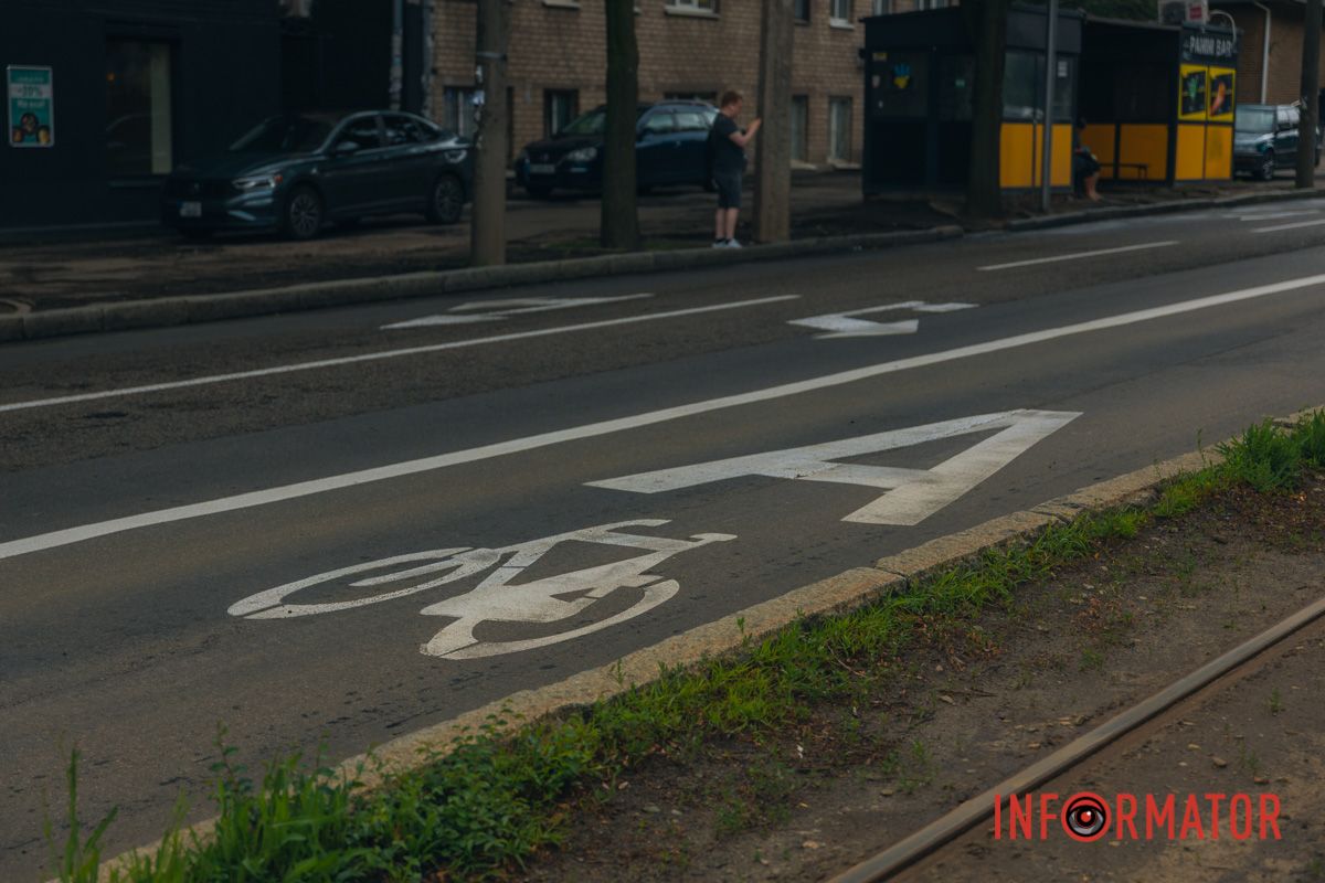 Виділена смуга для руху громадського транспорту на проспекті Науки є давно