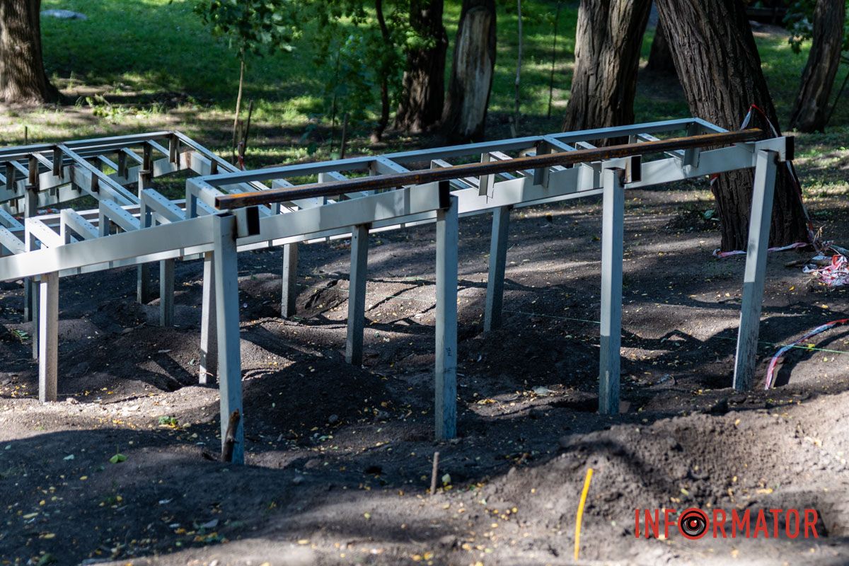 Но где-то ветер ее повалил на землю