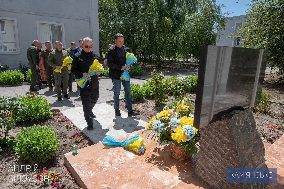 У Кам’янському з нагоди Дня Конституції України відкрили меморіал пам’яті загиблим Захисникам України