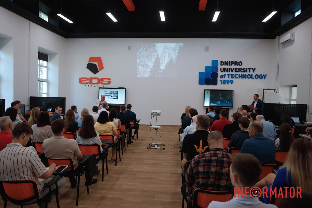 Після університету — готовий фахівець: EDS Ukraine та НТУ “Дніпровська політехніка” відкрили R&D-лабораторію для підготовки молоді до реальних проєктів 3
