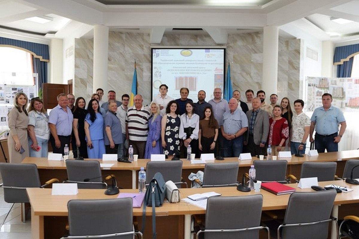 Студенты и преподаватели нескольких кафедр защитили комплексный дипломный проект Студенты и преподаватели нескольких кафедр защитили комплексный дипломный проект