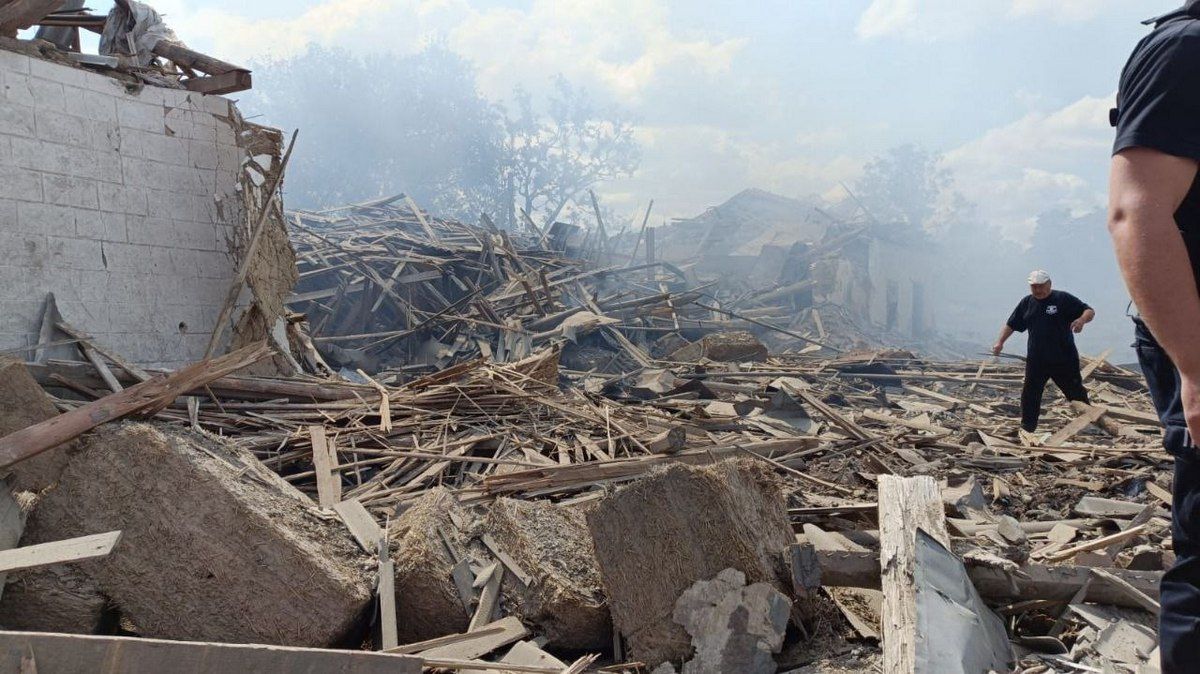 Также есть разрушение: дом культуры, два магазина Также есть разрушение: дом культуры, два магазина