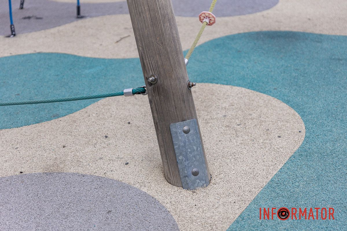 В Днепре в сквере Прибрежный восстановили детскую площадку 6