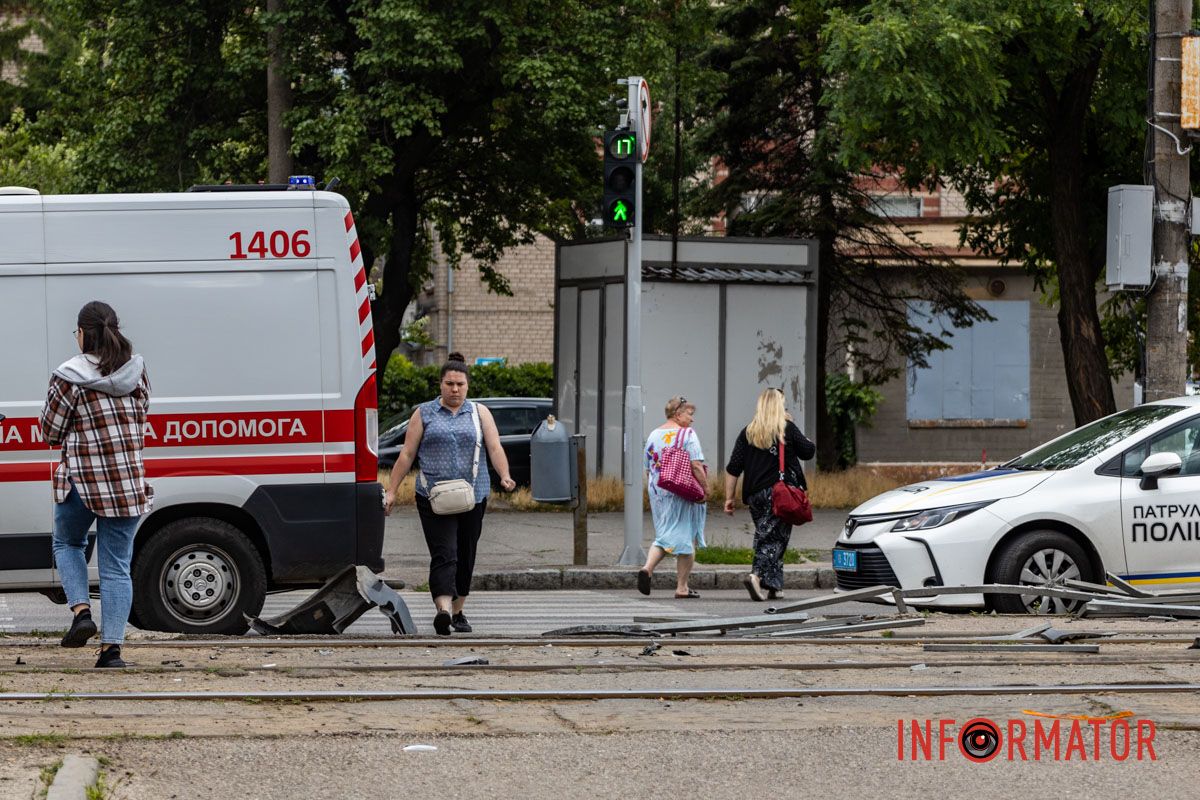 У вівторок, 1 липня, у Дніпрі на проспекті Богдана Хмельницького сталася аварія У вівторок, 1 липня, у Дніпрі на проспекті Богдана Хмельницького сталася аварія