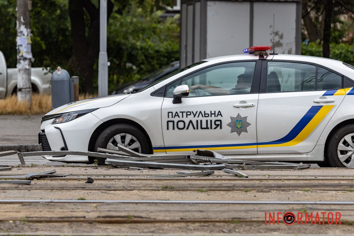 Тут водій Ford зніс огорожу Тут водій Ford зніс огорожу