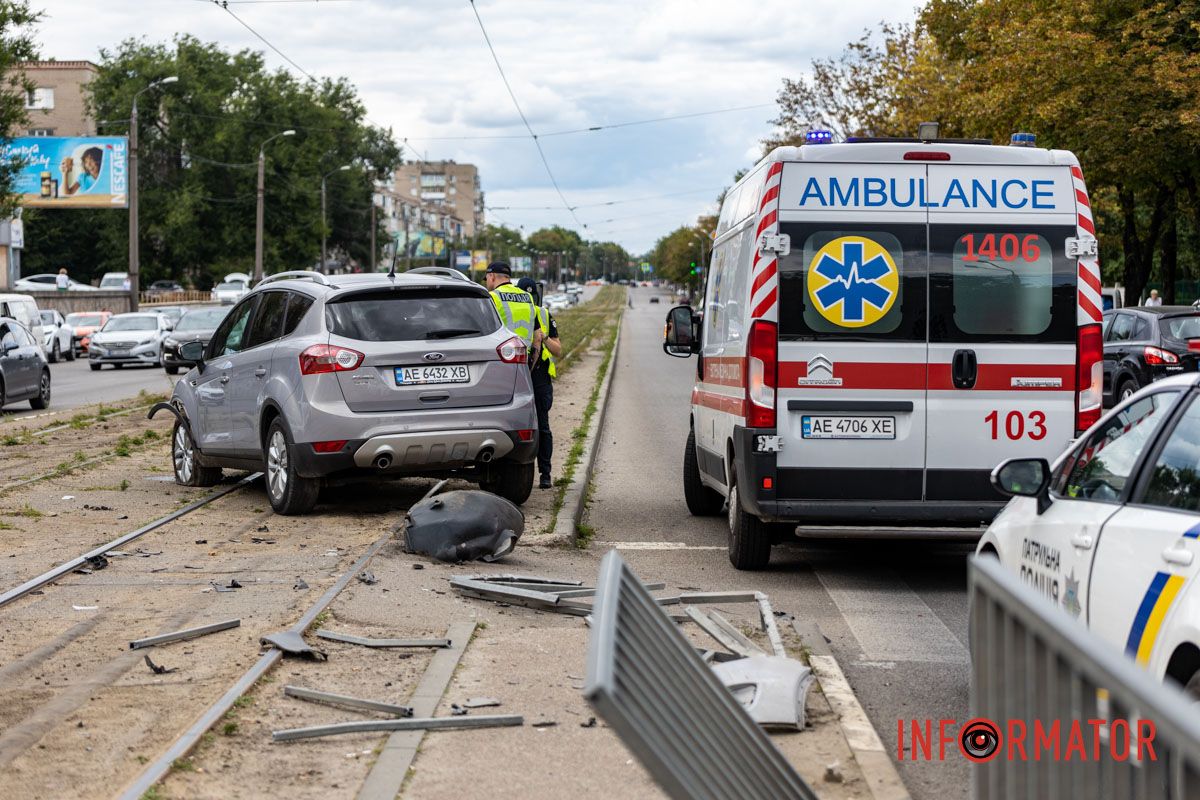Аби уникнути зіткнення, водій почав повертати ліворуч Аби уникнути зіткнення, водій почав повертати ліворуч