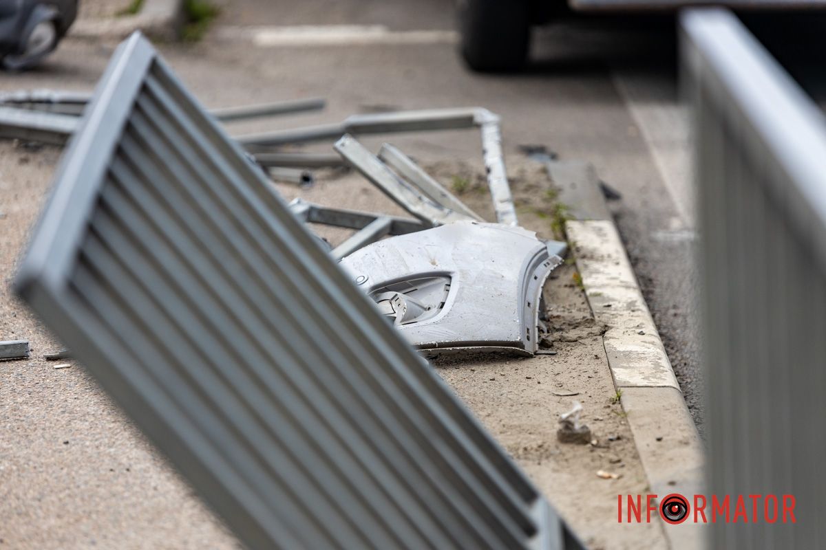 Внаслідок чого він зніс паркан Внаслідок чого він зніс паркан