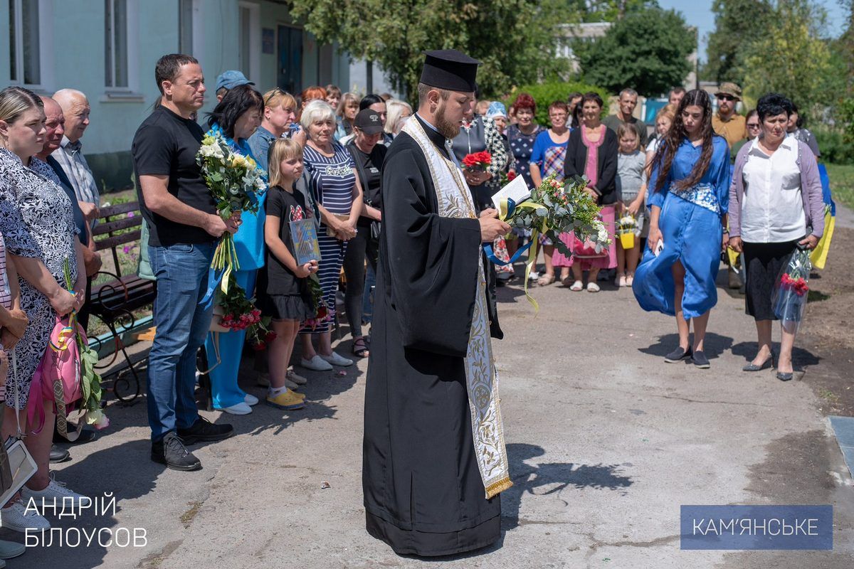 У селищі Карнаухівка з’явився пам’ятний знак на честь загиблих Захисників 1