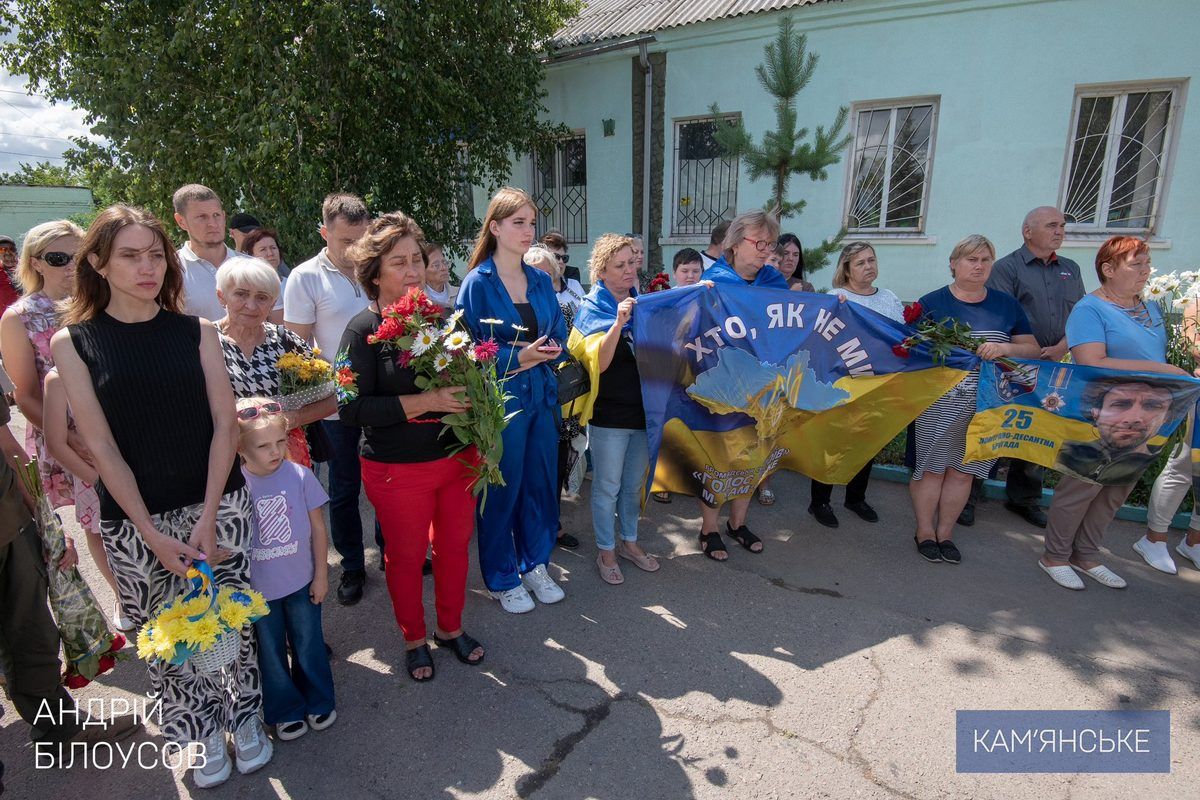 У селищі Карнаухівка з’явився пам’ятний знак на честь загиблих Захисників 3