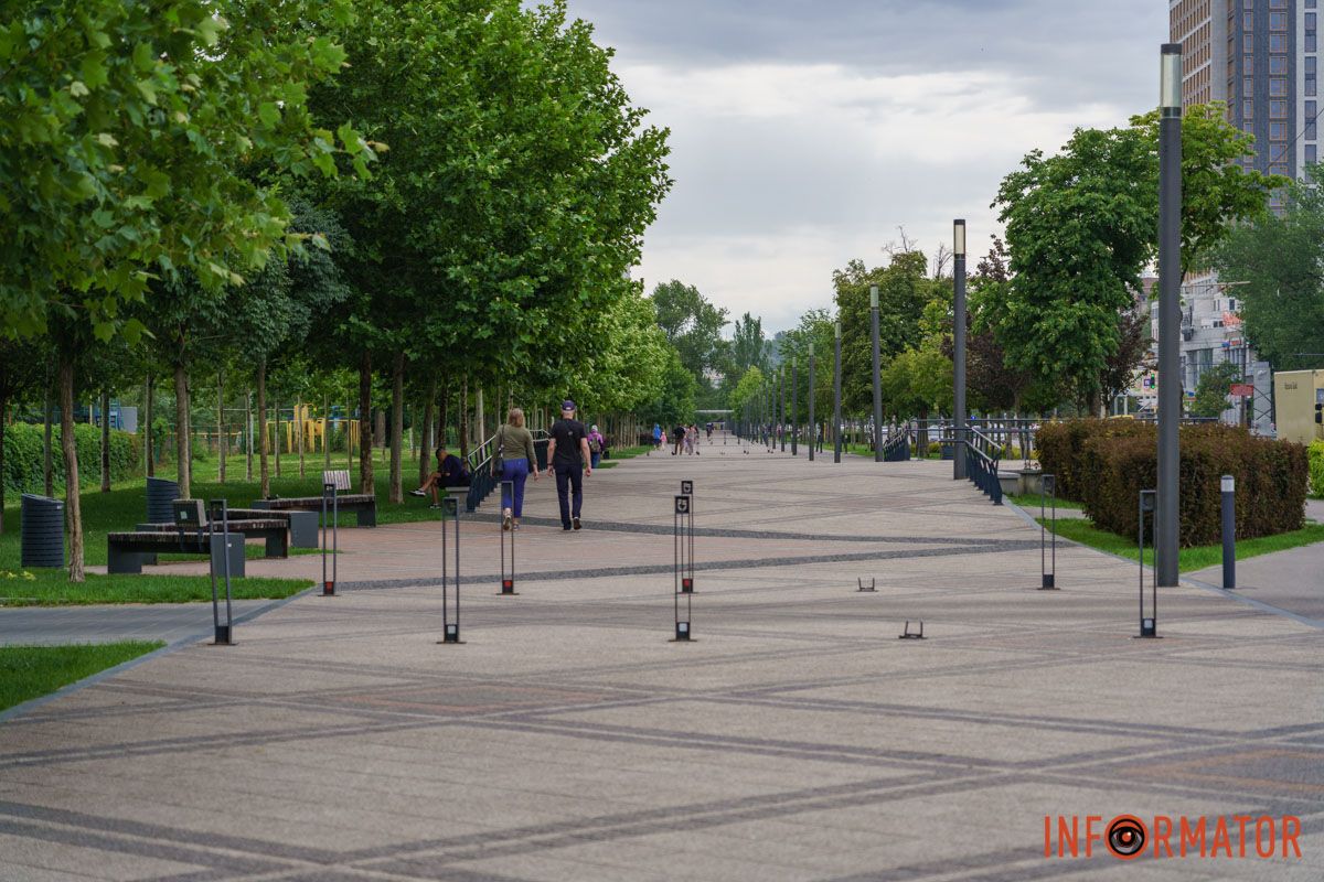 В Днепре на Набережной Победы установили перила