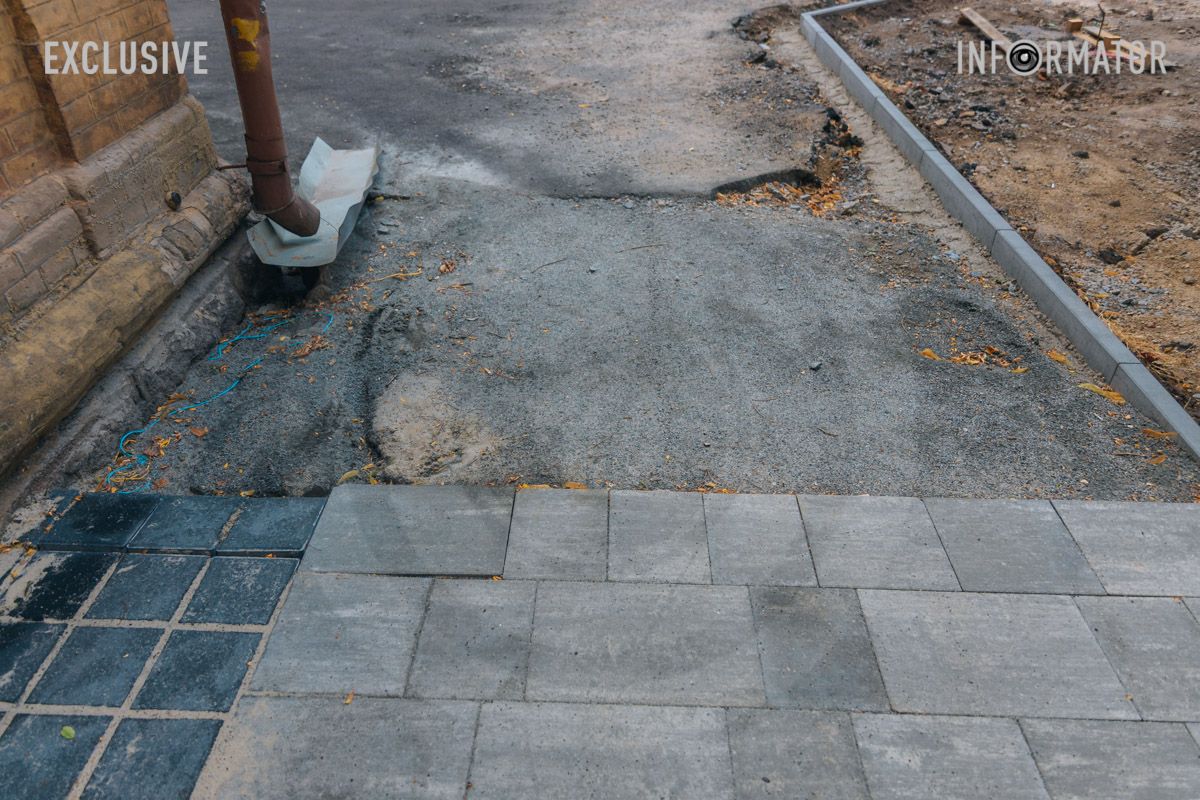 Местами плитка уже "устала"