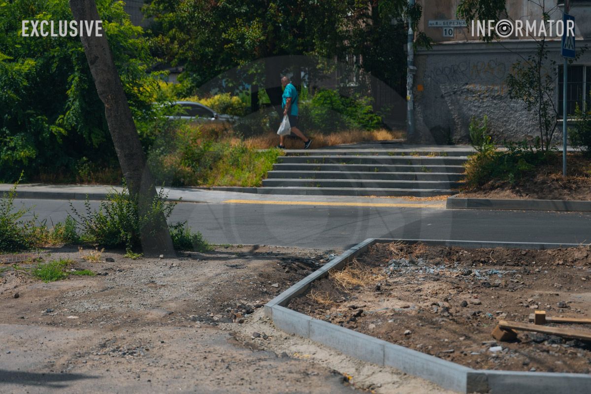 Тактильная плитка только с одной стороны